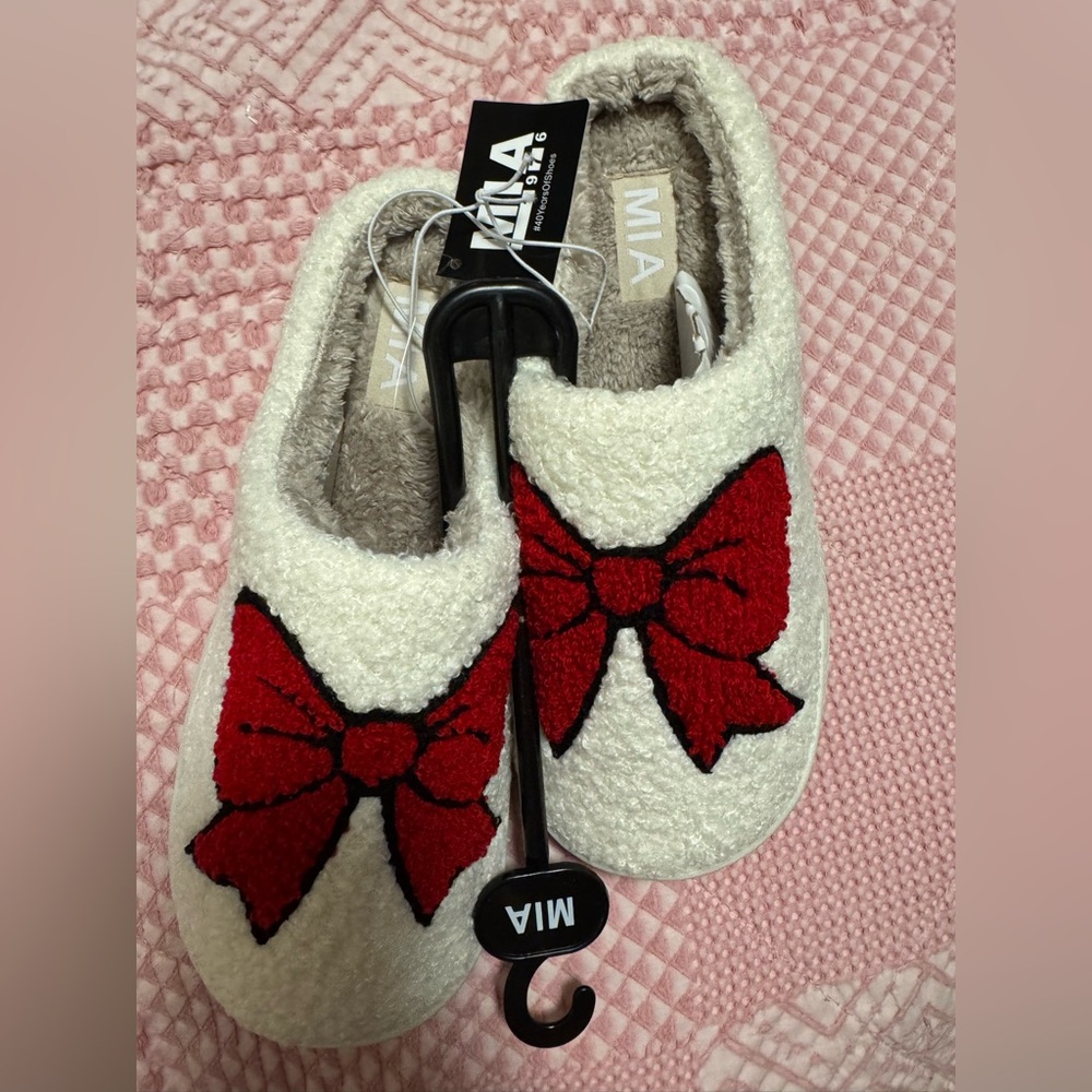 MIA White and Red Bow Slippers